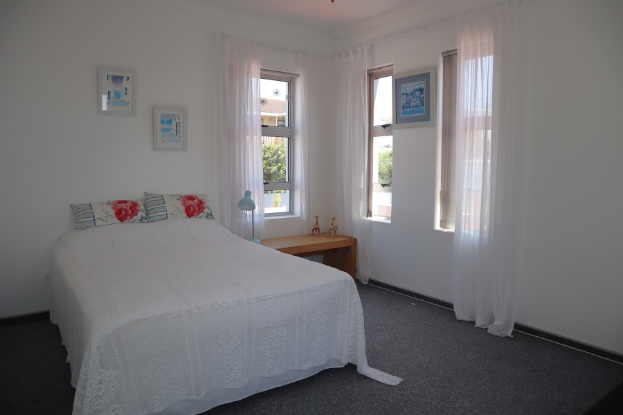 To Let 3 Bedroom Property for Rent in Wavecrest Eastern Cape